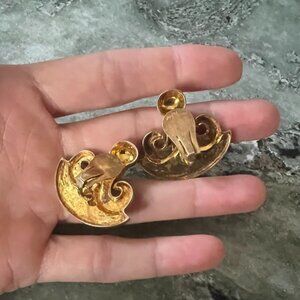 Zolotas jewelry  Papyrus lily earring